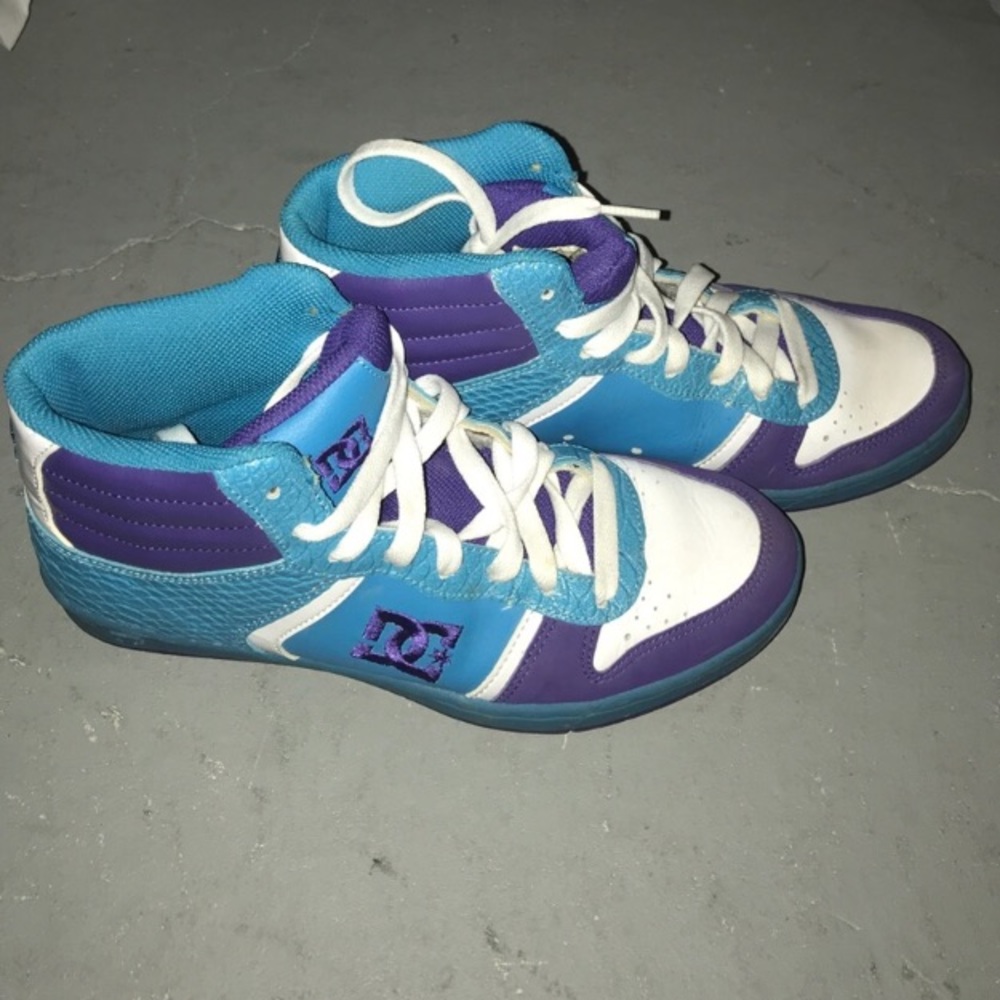 DC skateboarding tennis shoes